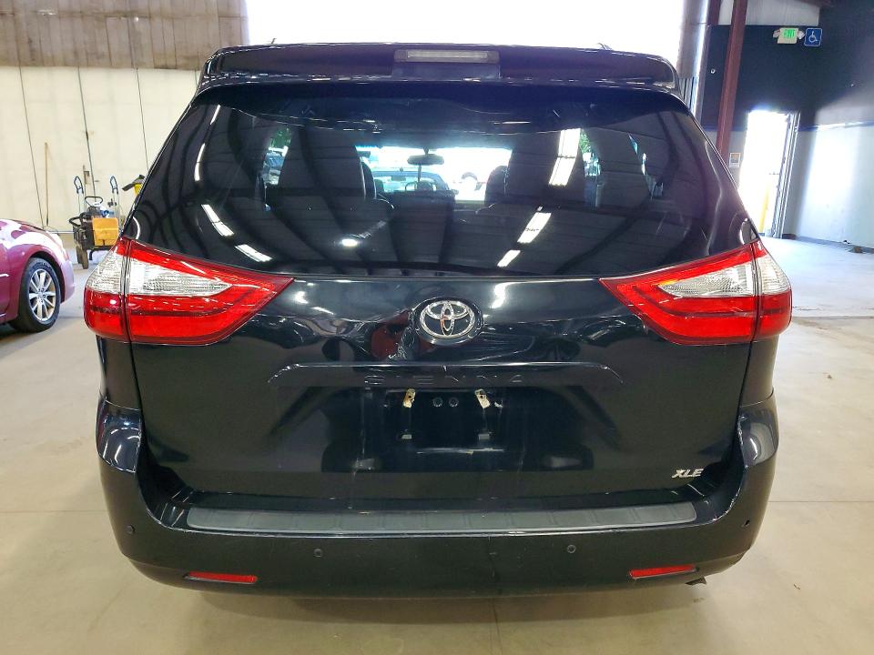 58943236 :رقم المزاد ، 5TDYZ3DC1HS823723 vin ، 2017 Toyota Sienna مزاد بيع