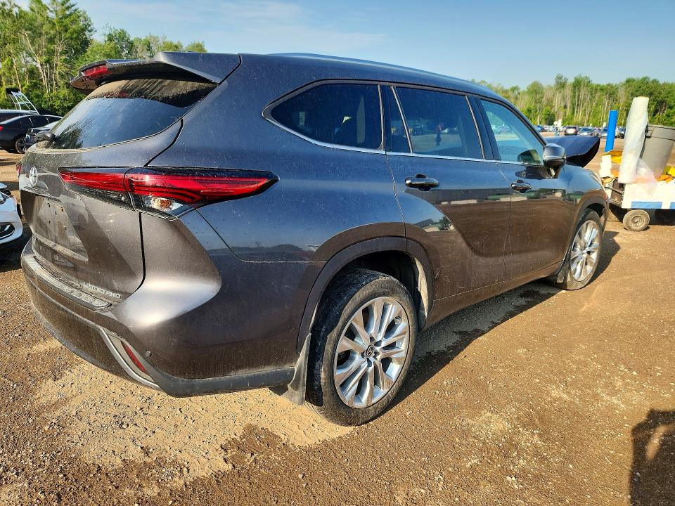 Продажа на аукционе авто 2021 Toyota Highlander, vin: 5TDDZRBH4MS159525, номер лота: 57881036
