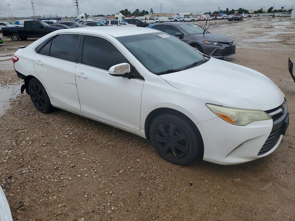57318356 :رقم المزاد ، 4T4BF1FK6FR457646 vin ، 2015 Toyota Camry مزاد بيع