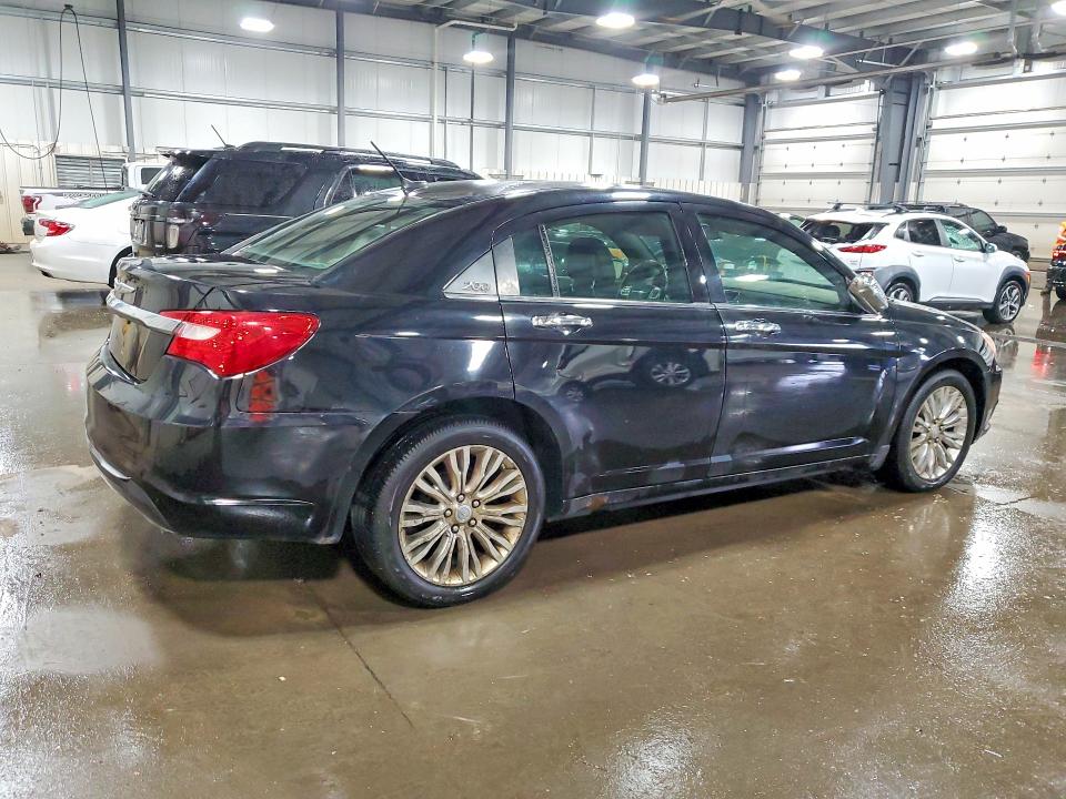 56775586 :رقم المزاد ، 1C3BC2FG0BN623581 vin ، 2011 Chrysler 200 مزاد بيع