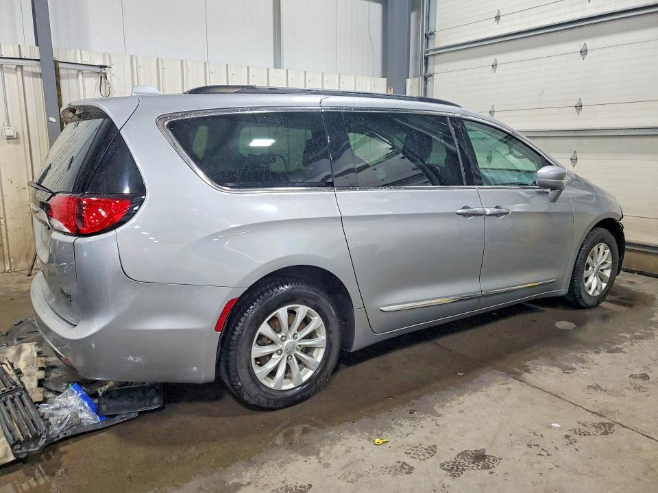 2017 Chrysler Pacifica მანქანა იყიდება აუქციონზე, vin: 2C4RC1BG8HR642742, აუქციონის ნომერი: 58544416
