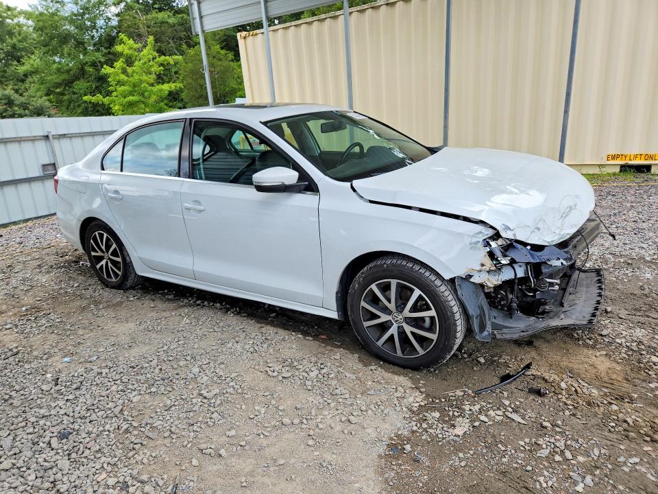 57434506 :رقم المزاد ، 3VWDB7AJ0HM270525 vin ، 2017 Volkswagen Jetta مزاد بيع