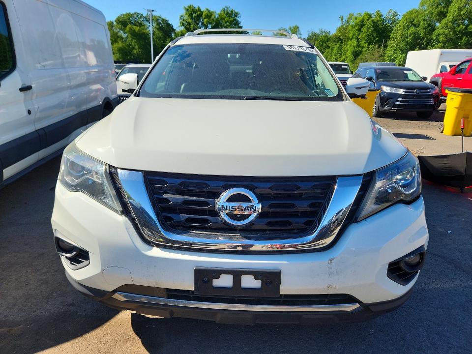 55779326 :رقم المزاد ، 5N1DR2MM5JC621701 vin ، 2018 Nissan Pathfinder مزاد بيع