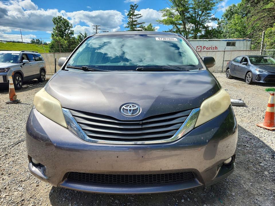 57301946 :رقم المزاد ، 5TDYK3DC5DS362220 vin ، 2013 Toyota Sienna مزاد بيع