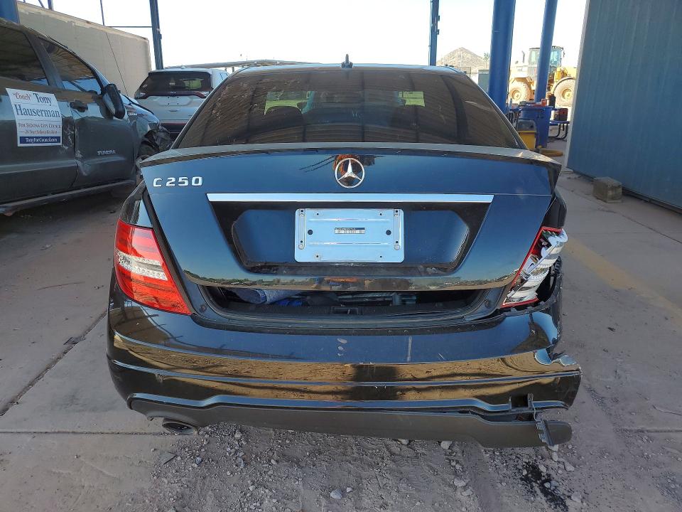 57052346 :رقم المزاد ، WDDGF4HB4CR221018 vin ، 2012 Mercedes-benz C مزاد بيع