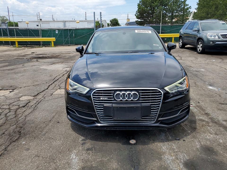 Продажа на аукционе авто 2016 Audi A3, vin: WAUTPBFF1GA109925, номер лота: 58644976