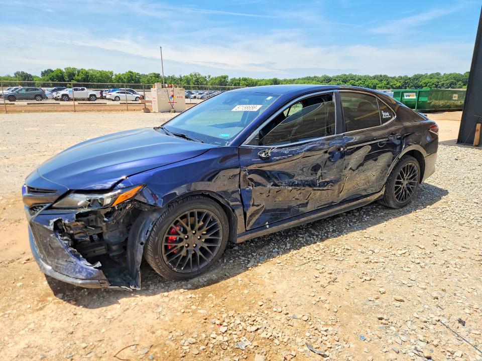 57158656 :رقم المزاد ، 4T1G11AK6NU656054 vin ، 2022 Toyota Camry مزاد بيع
