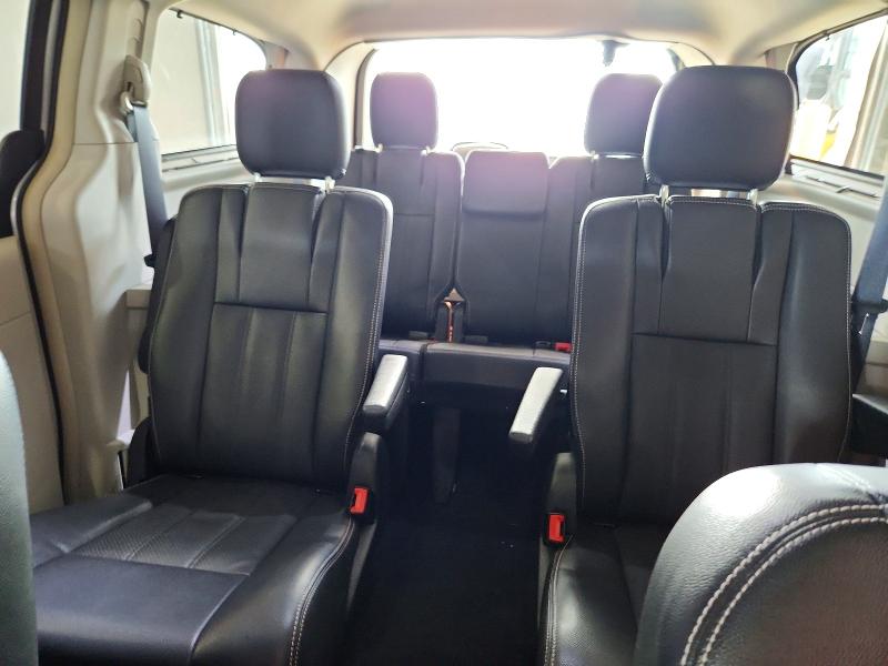 56504726 :رقم المزاد ، 2C4RC1CG4FR506488 vin ، 2015 Chrysler Town & Country مزاد بيع