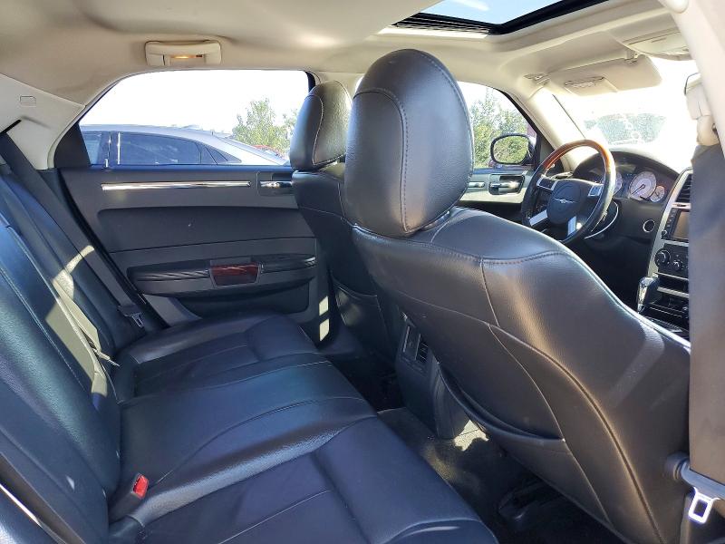 55418706 :رقم المزاد ، 2C3CA3CVXAH137628 vin ، 2010 Chrysler 300 مزاد بيع