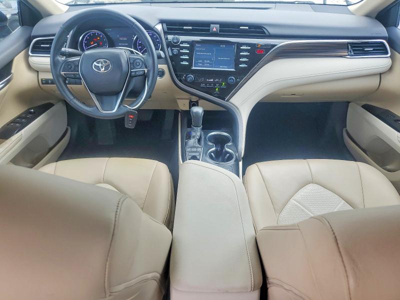 56768906 :رقم المزاد ، 4T1B11HK5JU122389 vin ، 2018 Toyota Camry مزاد بيع