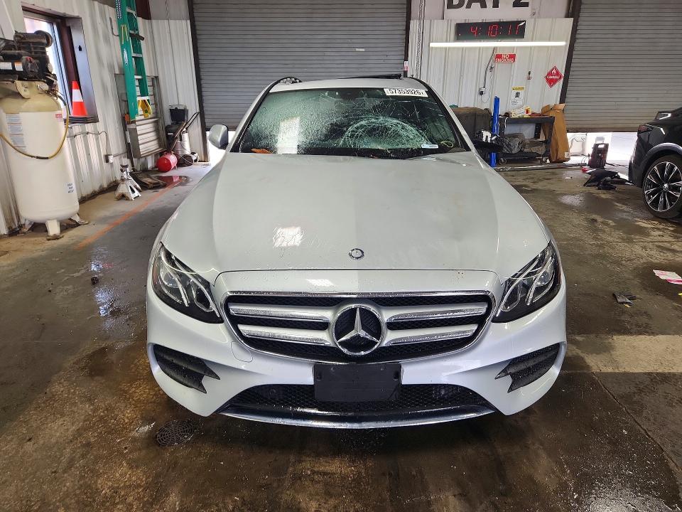57353926 :رقم المزاد ، WDDZF4KB6HA084882 vin ، 2017 Mercedes-benz E مزاد بيع