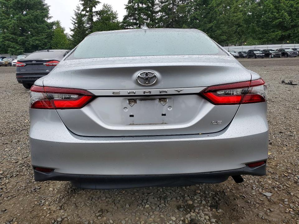 56901506 :رقم المزاد ، 4T1C11AK7NU636720 vin ، 2022 Toyota Camry مزاد بيع