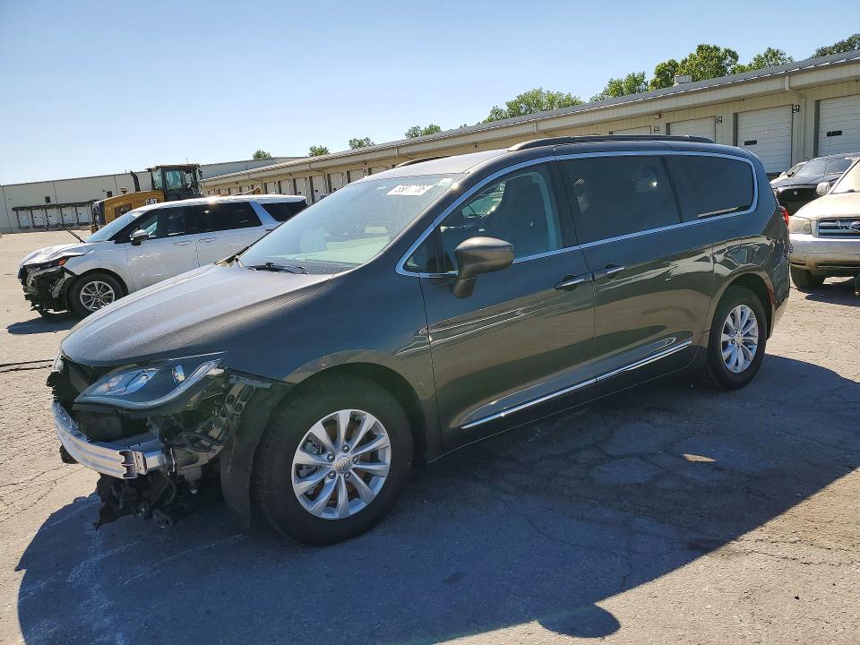 Продажа на аукционе авто 2017 Chrysler Pacifica, vin: 2C4RC1BG2HR526095, номер лота: 55817706