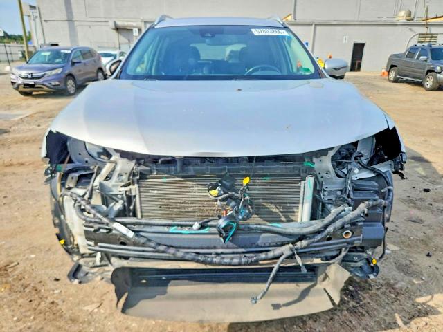 57803866 :رقم المزاد ، JN8AT2MV6JW328023 vin ، 2018 Nissan Rogue مزاد بيع
