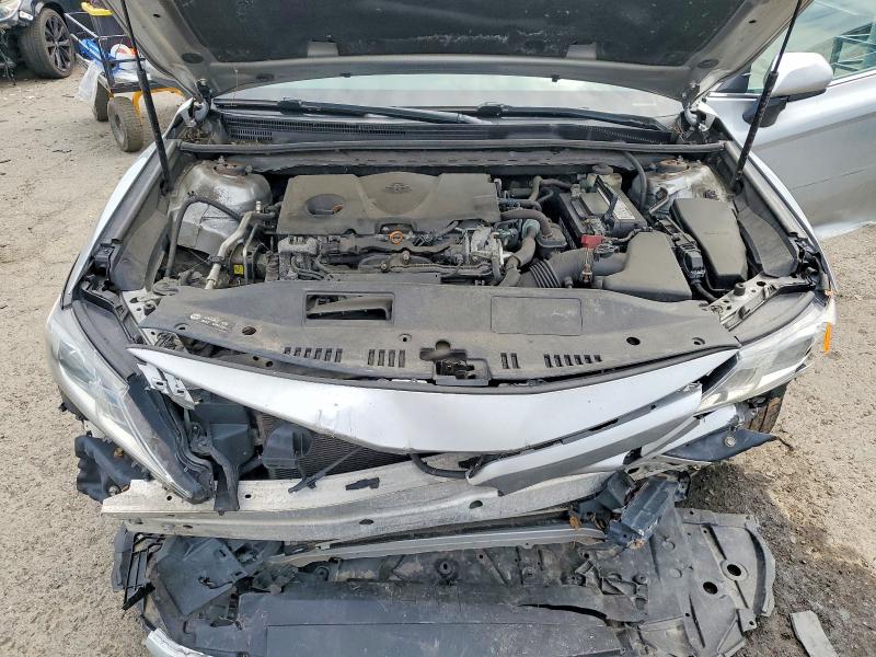 56506076 :رقم المزاد ، 4T1B11HK9JU110973 vin ، 2018 Toyota Camry مزاد بيع