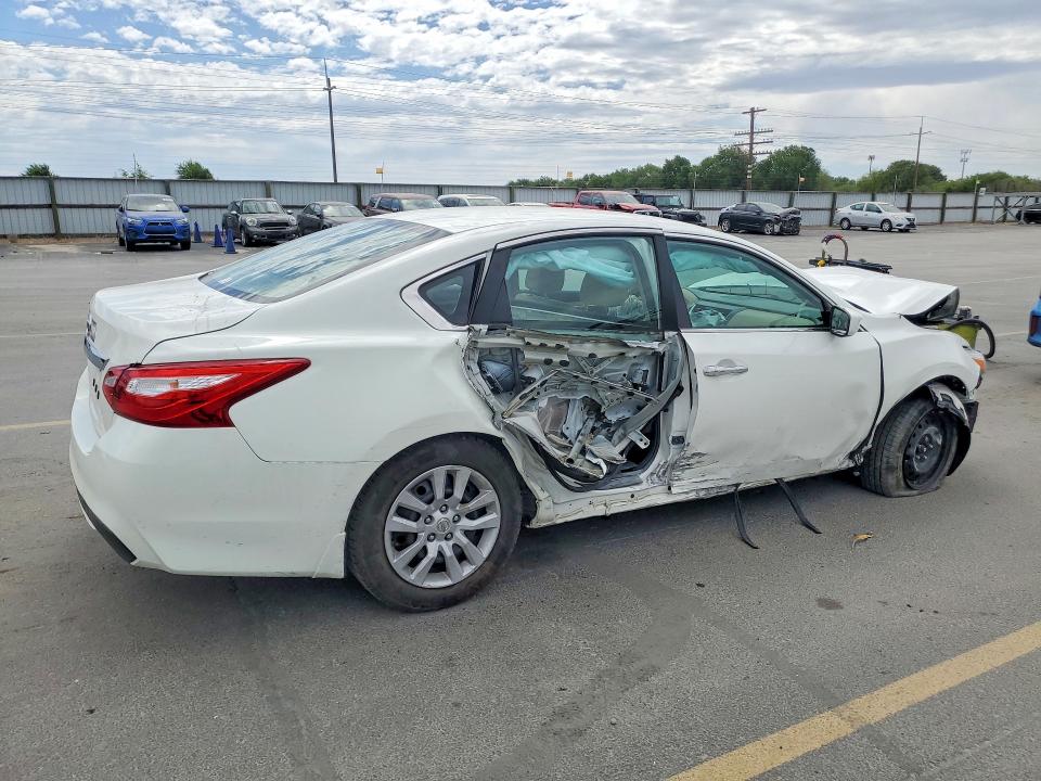 2017 Nissan Altima მანქანა იყიდება აუქციონზე, vin: 1N4AL3AP5HN346378, აუქციონის ნომერი: 55881406