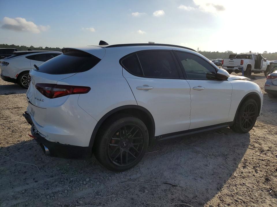 Aukcja sprzedaży 2018 Alfa Romeo Stelvio, vin: ZASFAKNN7J7B85784, numer aukcji: 56864206