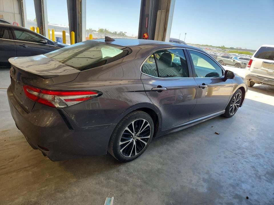 56271206 :رقم المزاد ، 4T1B11HK0KU692706 vin ، 2019 Toyota Camry مزاد بيع