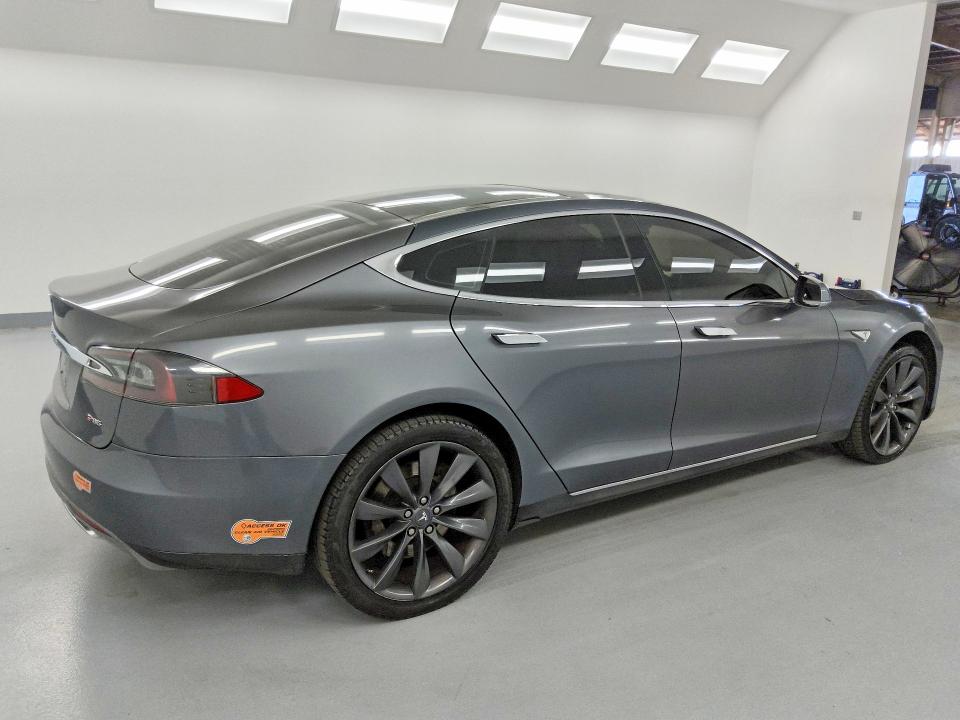 2013 Tesla Model S მანქანა იყიდება აუქციონზე, vin: 5YJSA1DP0DFP16312, აუქციონის ნომერი: 54916386