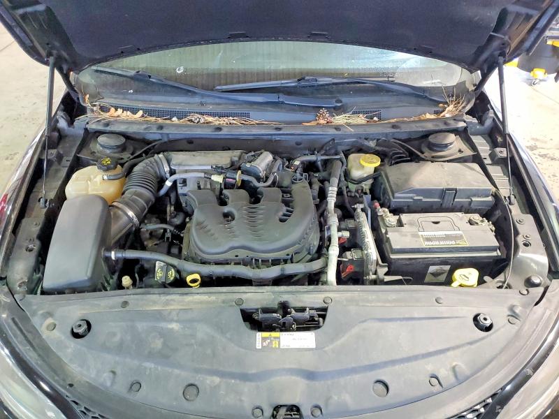 55592626 :رقم المزاد ، 1C3CCCBG7FN717995 vin ، 2015 Chrysler 200 مزاد بيع