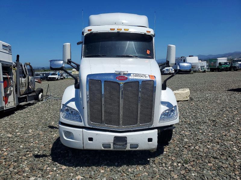 Продажа на аукционе авто 2015 Peterbilt 579, vin: 1XPBD49X9FD276861, номер лота: 54855476