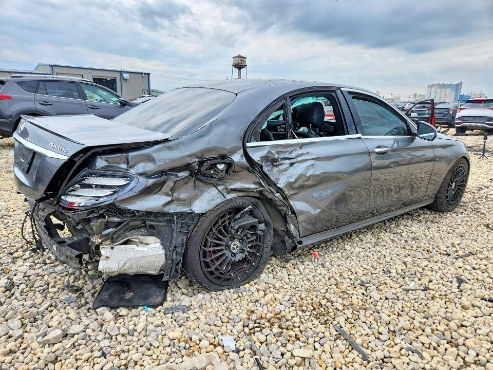 55800736 :رقم المزاد ، WDDZF6GB8JA388466 vin ، 2018 Mercedes-benz E مزاد بيع