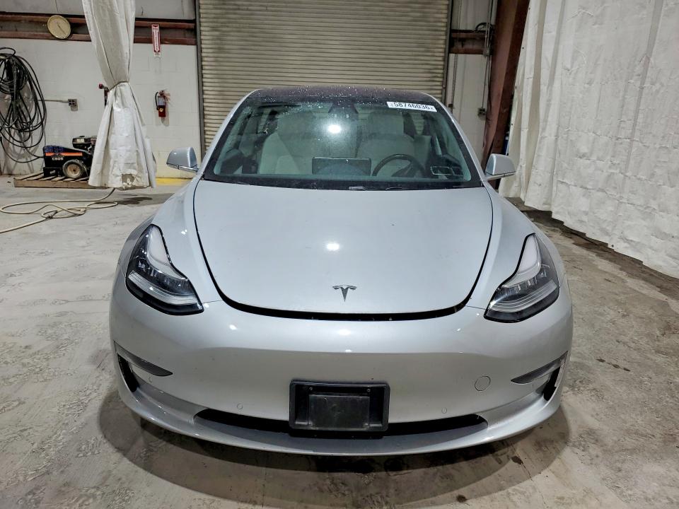 58746036 :رقم المزاد ، 5YJ3E1EB1JF097257 vin ، 2018 Tesla Model 3 مزاد بيع