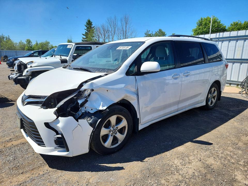 56795136 :رقم المزاد ، 5TDKZ3DCXJS963457 vin ، 2018 Toyota Sienna مزاد بيع