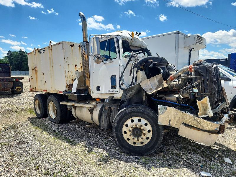 56566066 :رقم المزاد ، 1M1AA13Y8YW125152 vin ، 2000 Mack 600 مزاد بيع