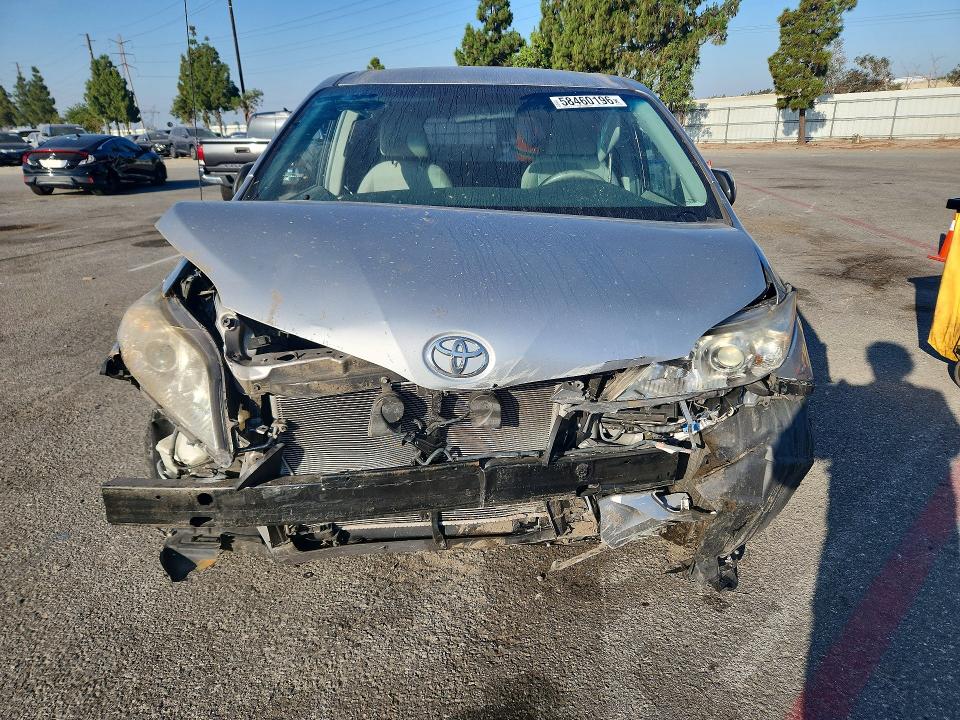 58460196 :رقم المزاد ، 5TDZK3DC7DS391089 vin ، 2013 Toyota Sienna مزاد بيع