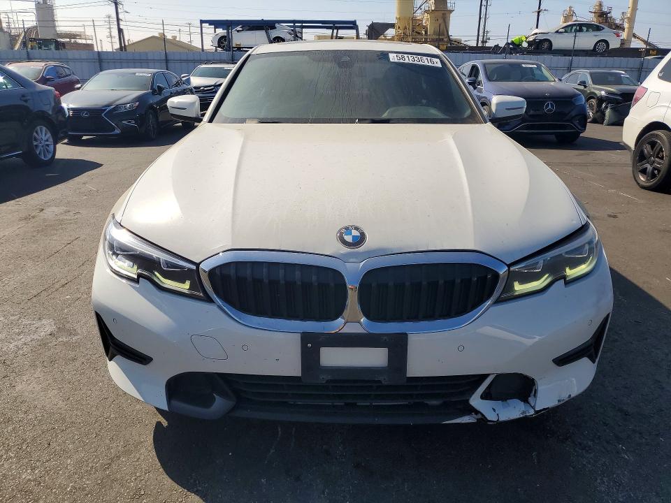 58133616 :رقم المزاد ، 3MW5P7J01M8C11435 vin ، 2021 Bmw 330e مزاد بيع