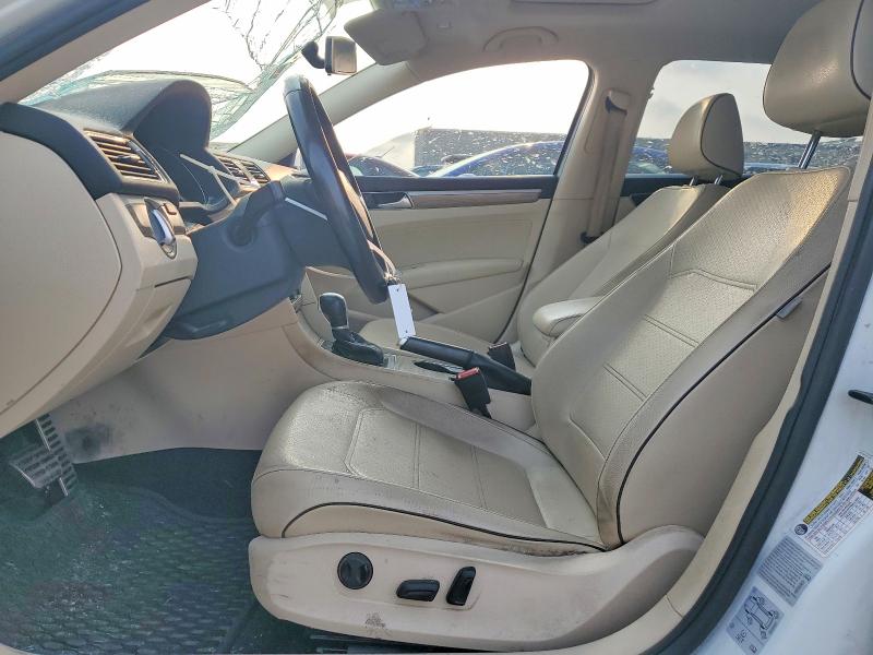 58611446 :رقم المزاد ، 1VWBA7A33JC002703 vin ، 2018 Volkswagen Passat مزاد بيع