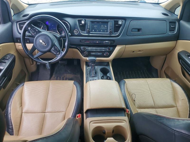 58810596 :رقم المزاد ، KNDMB5C18H6323007 vin ، 2017 Kia Sedona مزاد بيع