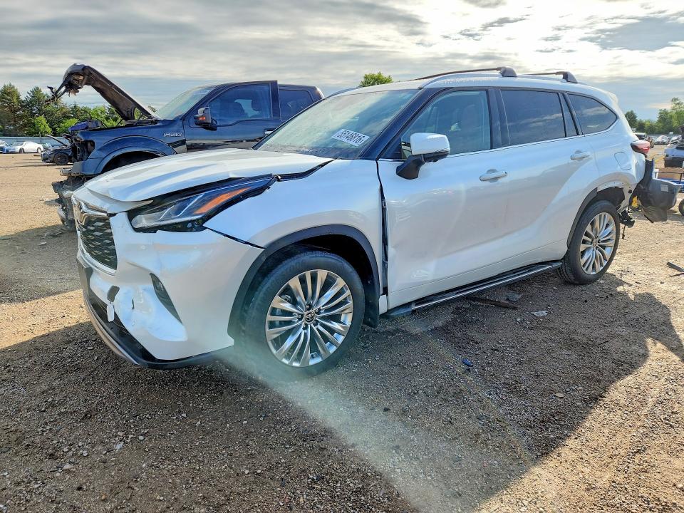 Auction sale of the 2025 Toyota Highlander, vin: 5TDKDRBH2SS586611, lot number: 55146816