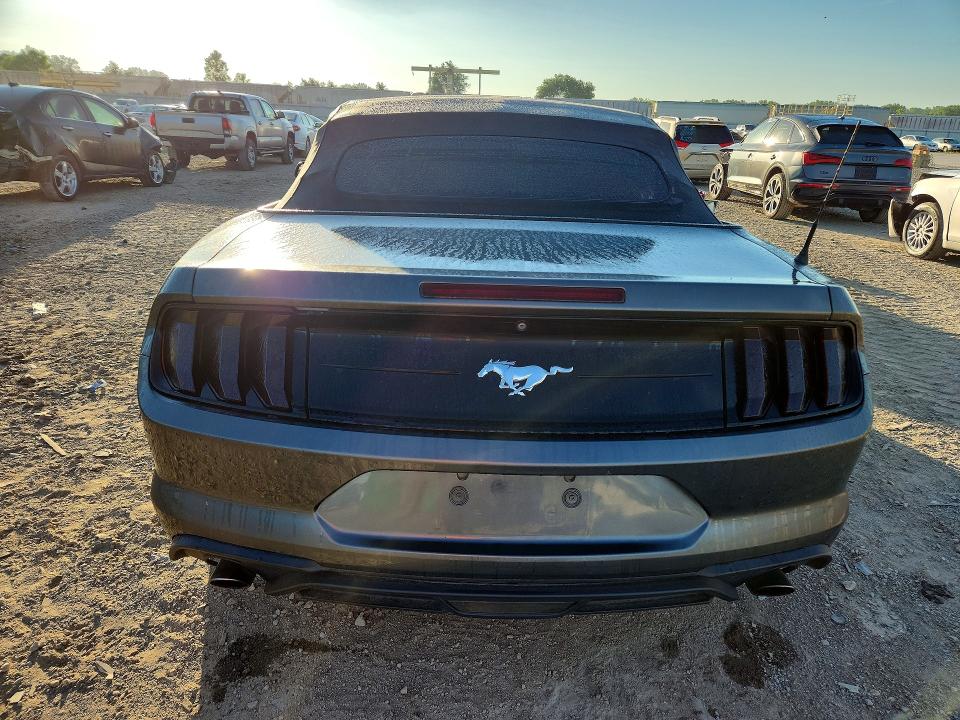 58300876 :رقم المزاد ، 1FATP8UH7J5109007 vin ، 2018 Ford Mustang مزاد بيع