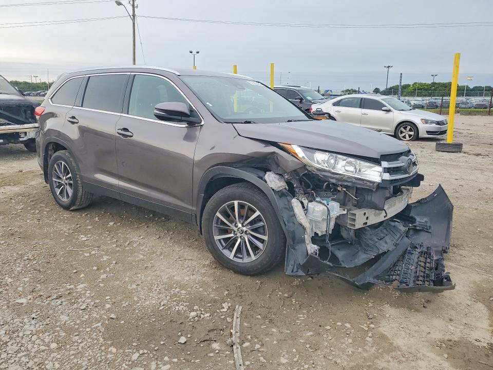 Продажа на аукционе авто 2019 Toyota Highlander, vin: 5TDJZRFH5KS942086, номер лота: 57689496