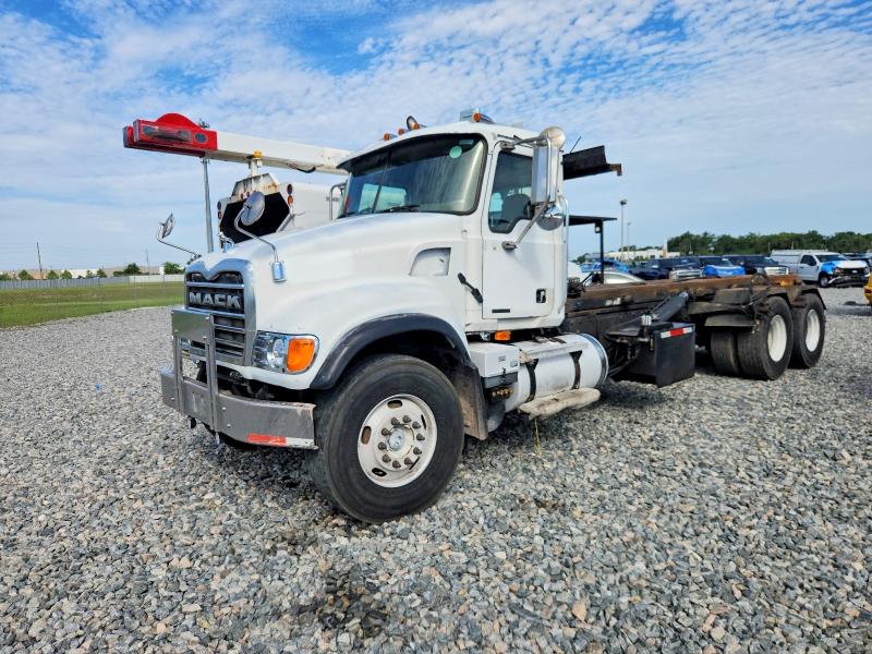 2005 Mack Cv713 მანქანა იყიდება აუქციონზე, vin: 1M2AG11C65M023518, აუქციონის ნომერი: 55319386