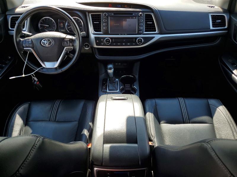 57033086 :رقم المزاد ، 5TDJZRFH2JS813592 vin ، 2018 Toyota Highlander مزاد بيع