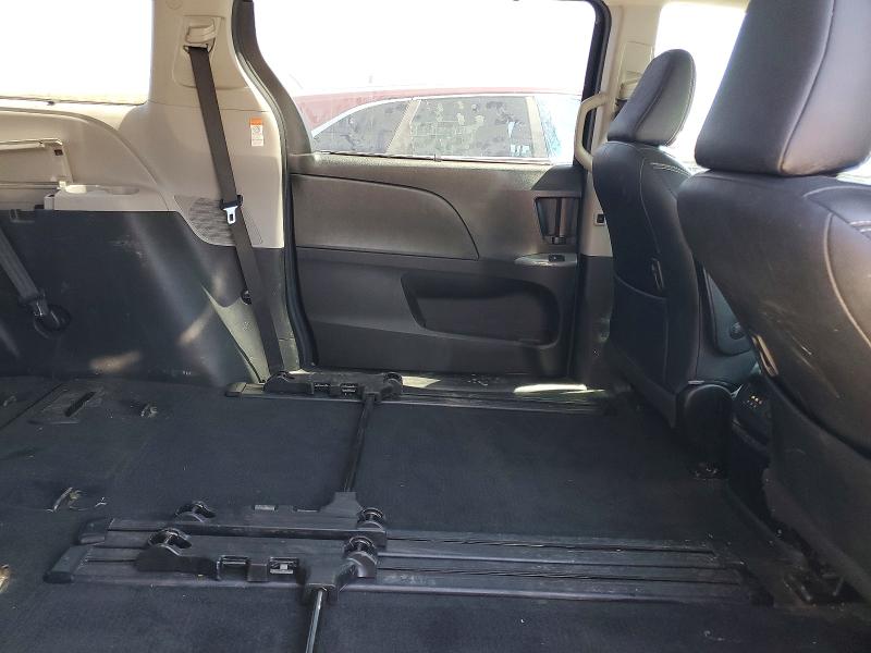 56641236 :رقم المزاد ، 5TDXZ3DC4HS822870 vin ، 2017 Toyota Sienna مزاد بيع