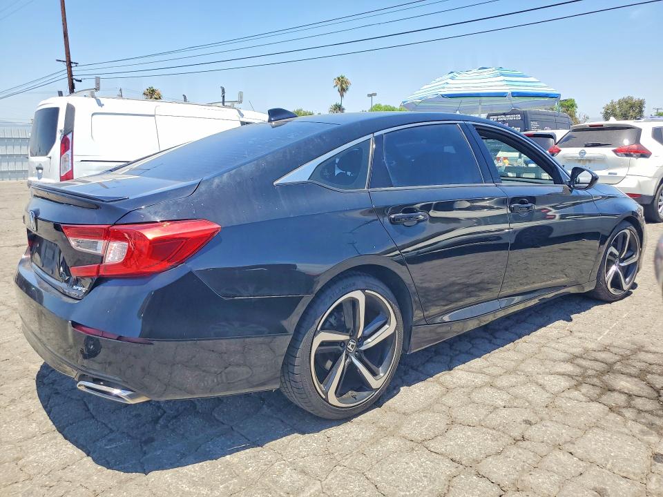 57002556 :رقم المزاد ، 1HGCV1F37JA149010 vin ، 2018 Honda Accord مزاد بيع
