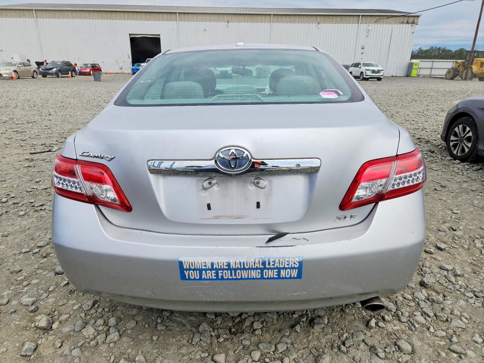 57871796 :رقم المزاد ، 4T1BF3EKXBU212852 vin ، 2011 Toyota Camry مزاد بيع