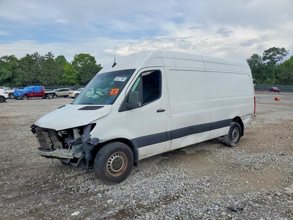 56127196 :رقم المزاد ، W1Y40CHY0MT057215 vin ، 2021 Mercedes-benz Sprinter مزاد بيع