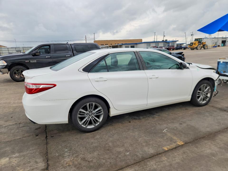 56296316 :رقم المزاد ، 4T1BF1FK2FU102290 vin ، 2015 Toyota Camry مزاد بيع