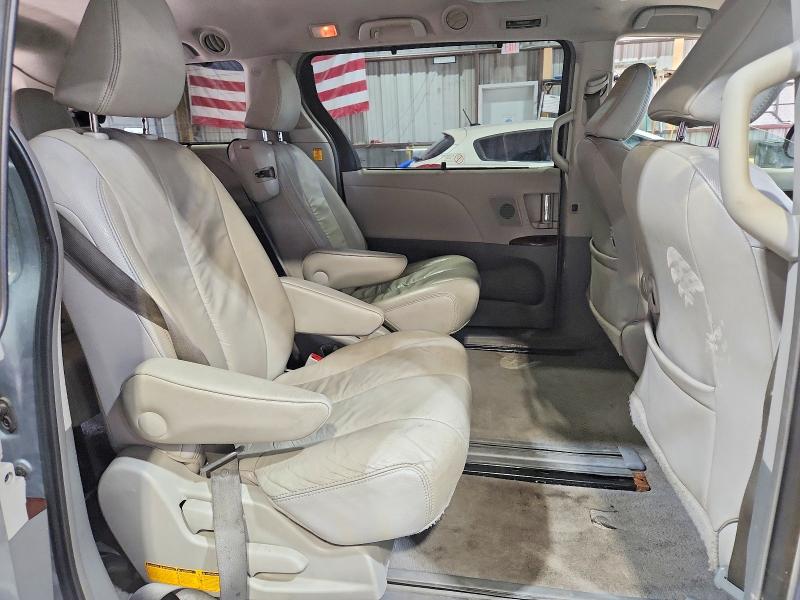57718106 :رقم المزاد ، 5TDYK3DC7BS106710 vin ، 2011 Toyota Sienna مزاد بيع