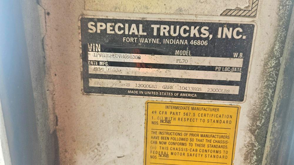 55907156 :رقم المزاد ، 1FV6HLBB0VH696388 vin ، 1997 Freightliner Fl70 مزاد بيع