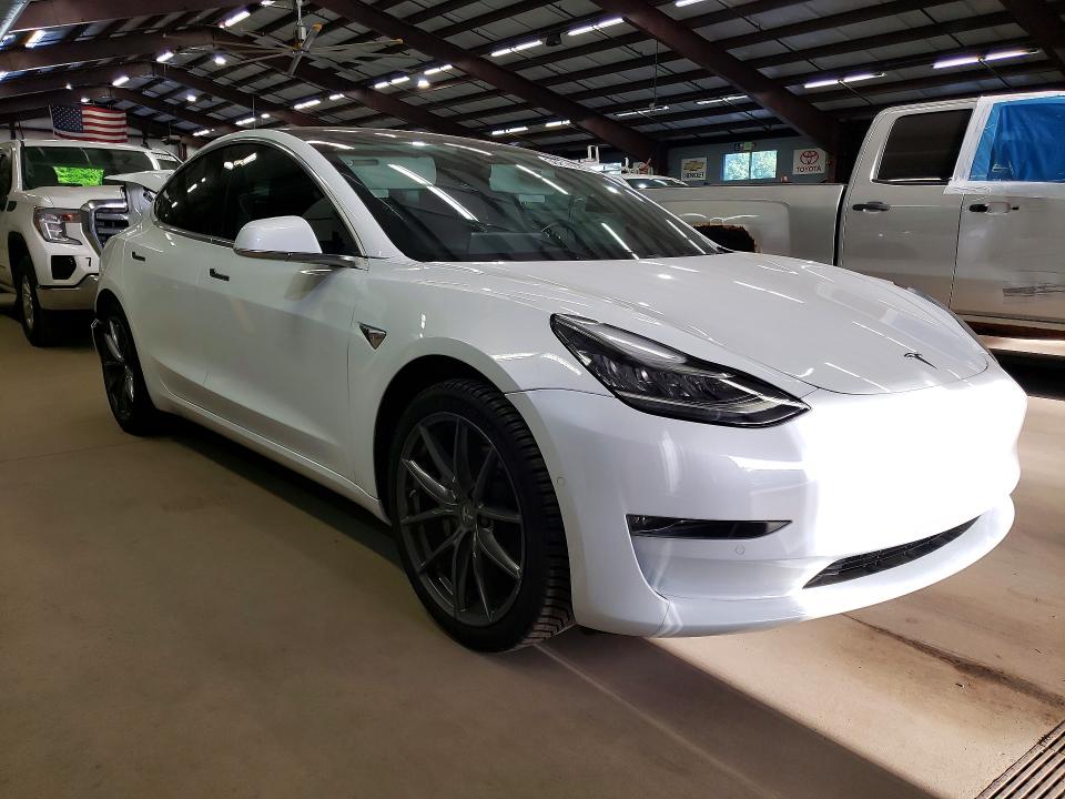 56214226 :رقم المزاد ، 5YJ3E1EA0JF051247 vin ، 2018 Tesla Model 3 مزاد بيع