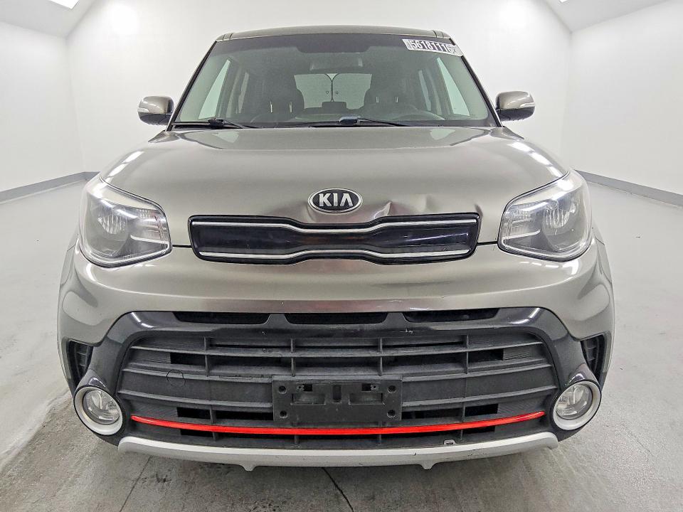 2018 Kia Soul მანქანა იყიდება აუქციონზე, vin: KNDJX3AA6J7557707, აუქციონის ნომერი: 56181116