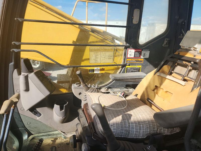 55861906 :رقم المزاد ، FF330CX804564 vin ، 2005 John Deere 330 مزاد بيع
