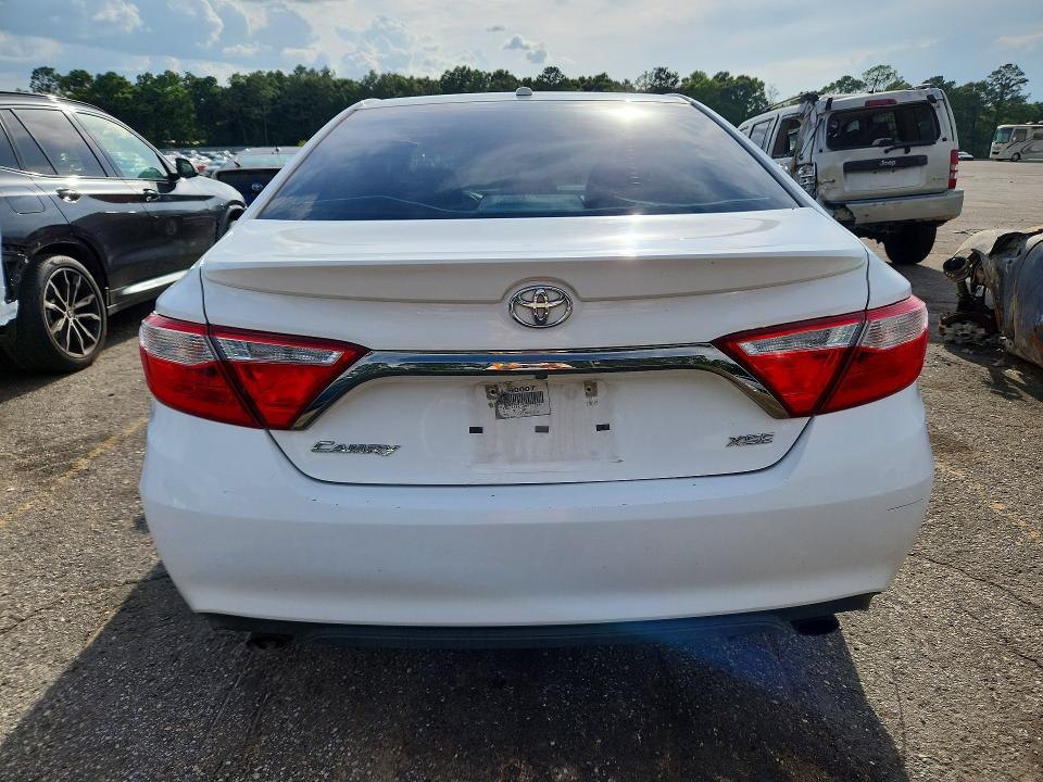 54388946 :رقم المزاد ، 4T1BK1FK3HU577199 vin ، 2017 Toyota Camry مزاد بيع