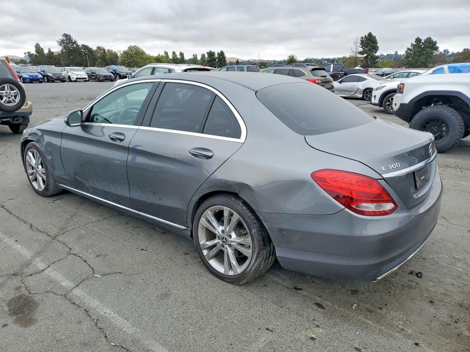 2018 Mercedes-benz C მანქანა იყიდება აუქციონზე, vin: 55SWF4JB2JU247571, აუქციონის ნომერი: 58732226